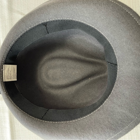 Charcoal gray velvet hat with black band - Picture 5 of 6